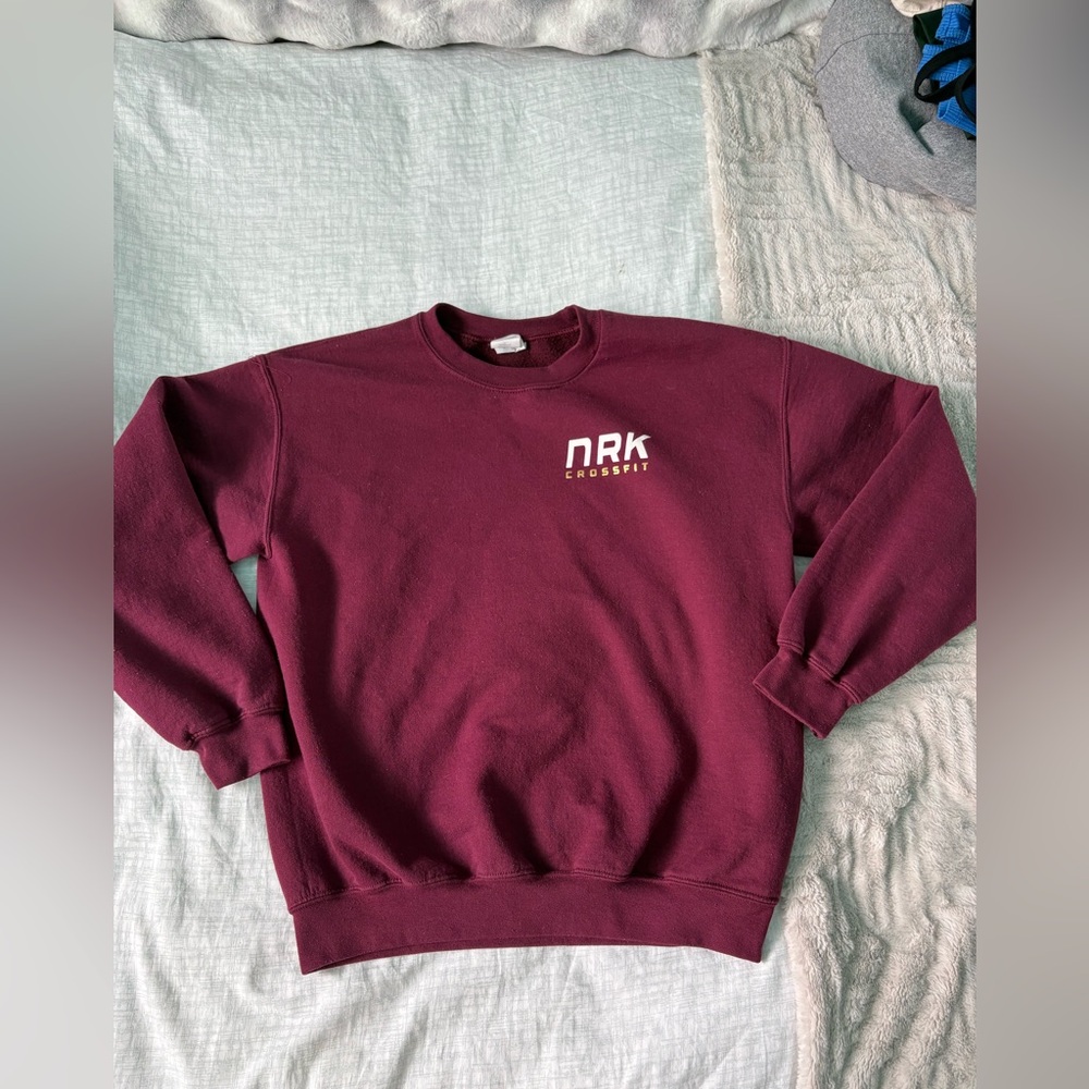 Graphic crew neck size medium